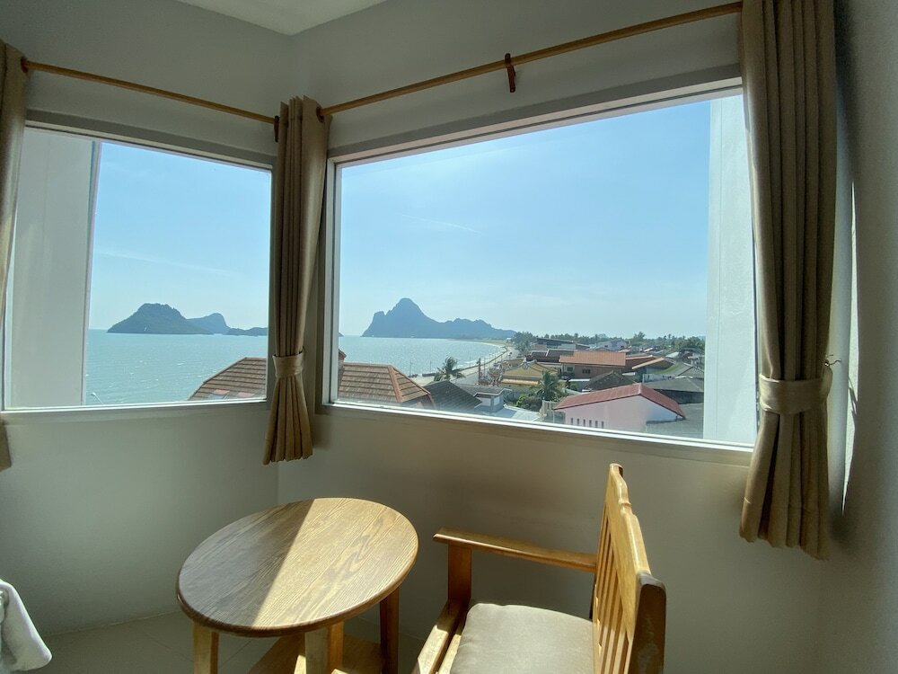 Фото Prachuap Beach Hotel