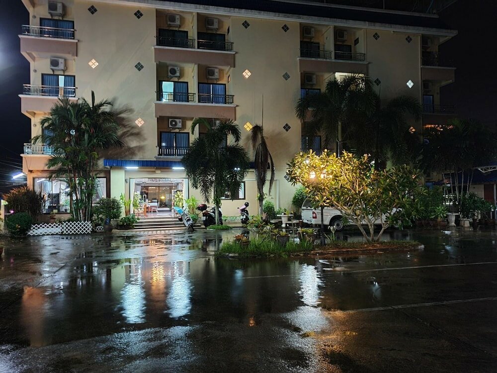 Фото Ritzy House Hotel