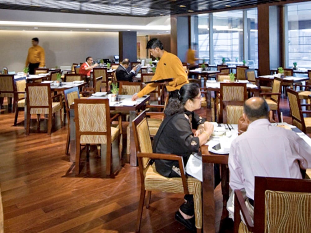 Фото Novotel Mumbai Juhu Beach Hotel