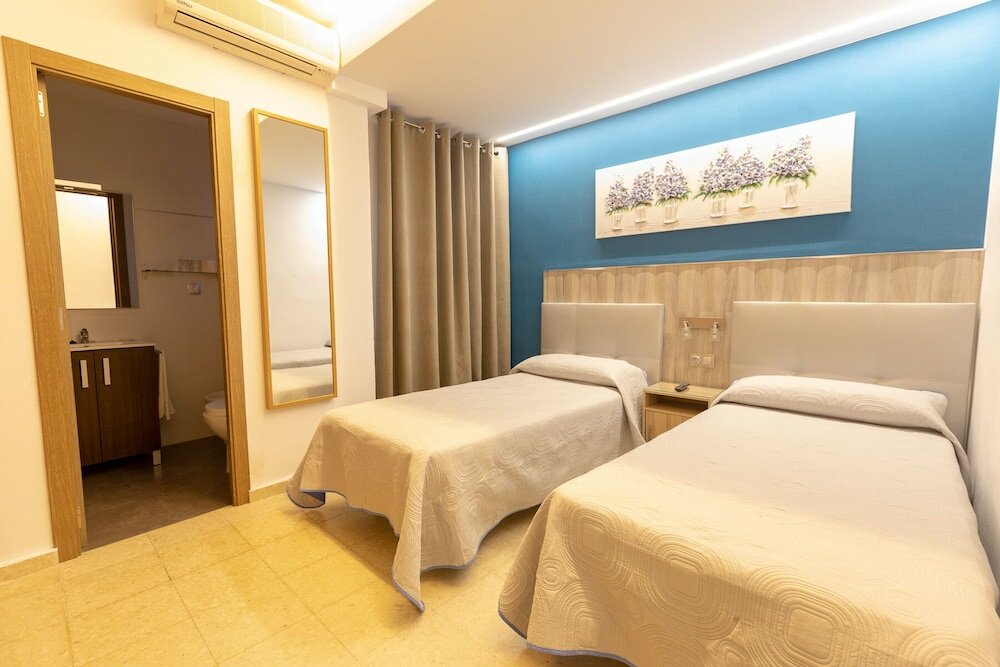 Фото Hostal La Pilarica