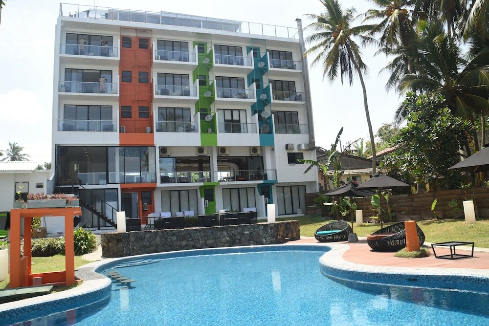 Фото J Ambalangoda