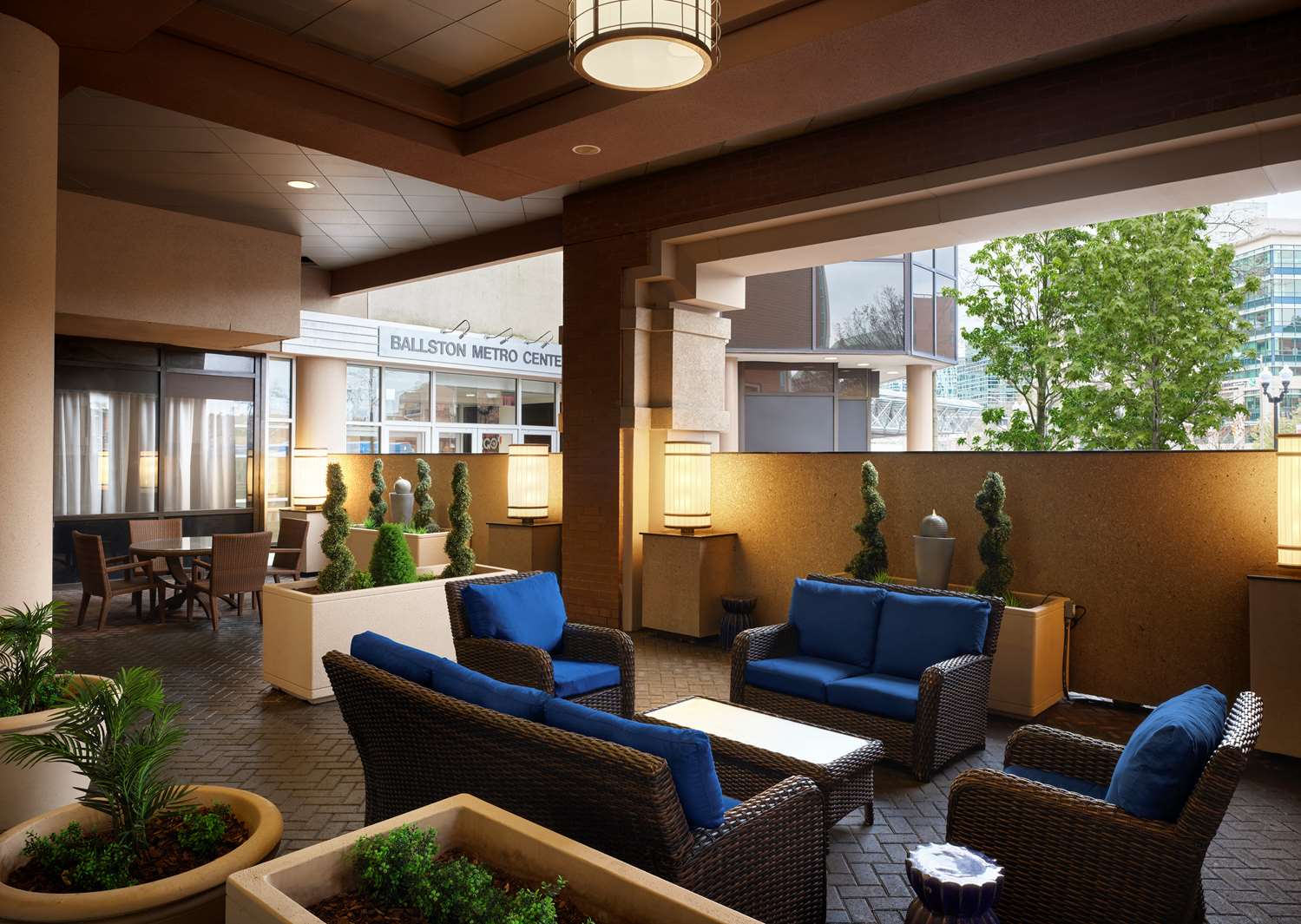 Фото Hilton Arlington