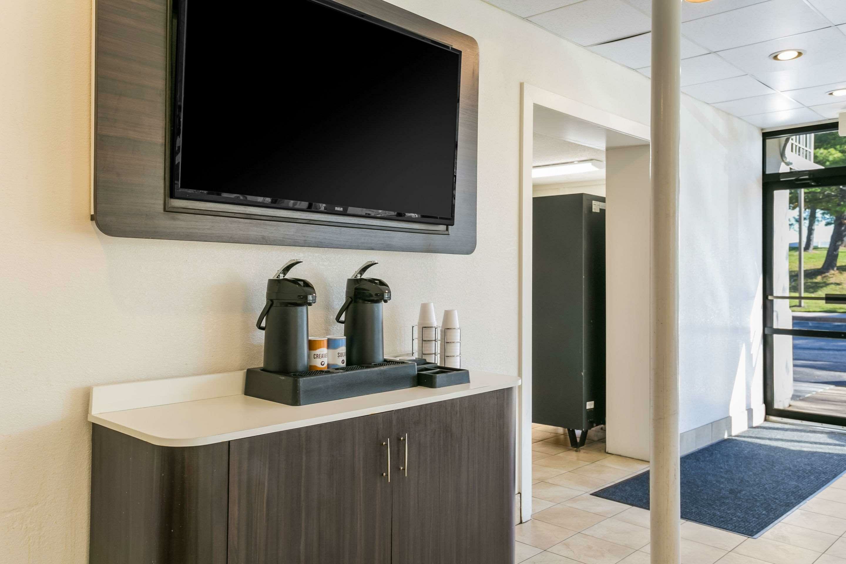 Фото Rodeway Inn Baltimore - Inner Harbor South