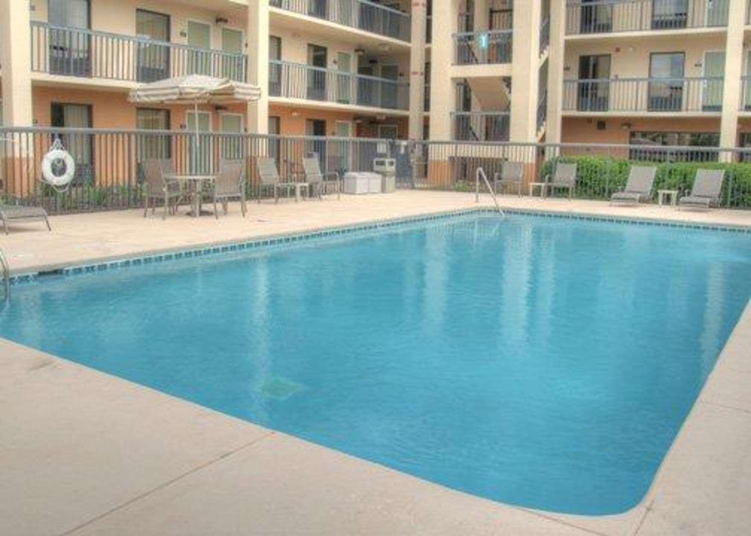 Фото Quality Inn Merchants Drive