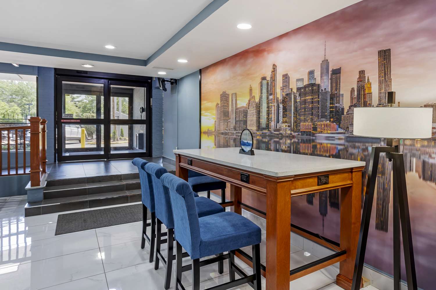 Фото Best Western Rutgers University Hotel