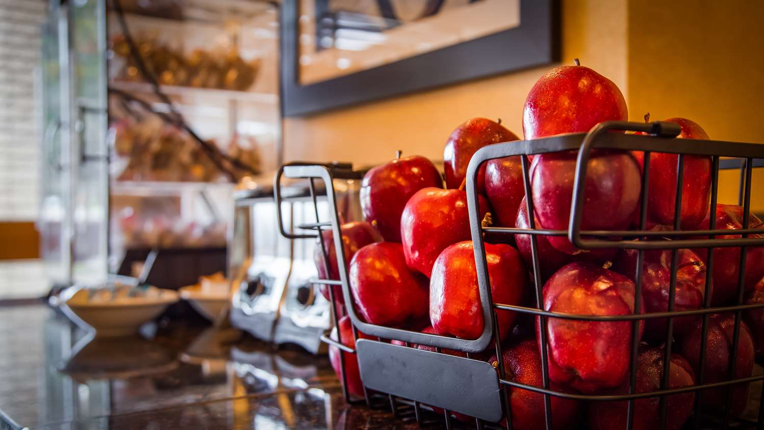 Фото Best Western East Towne Suites