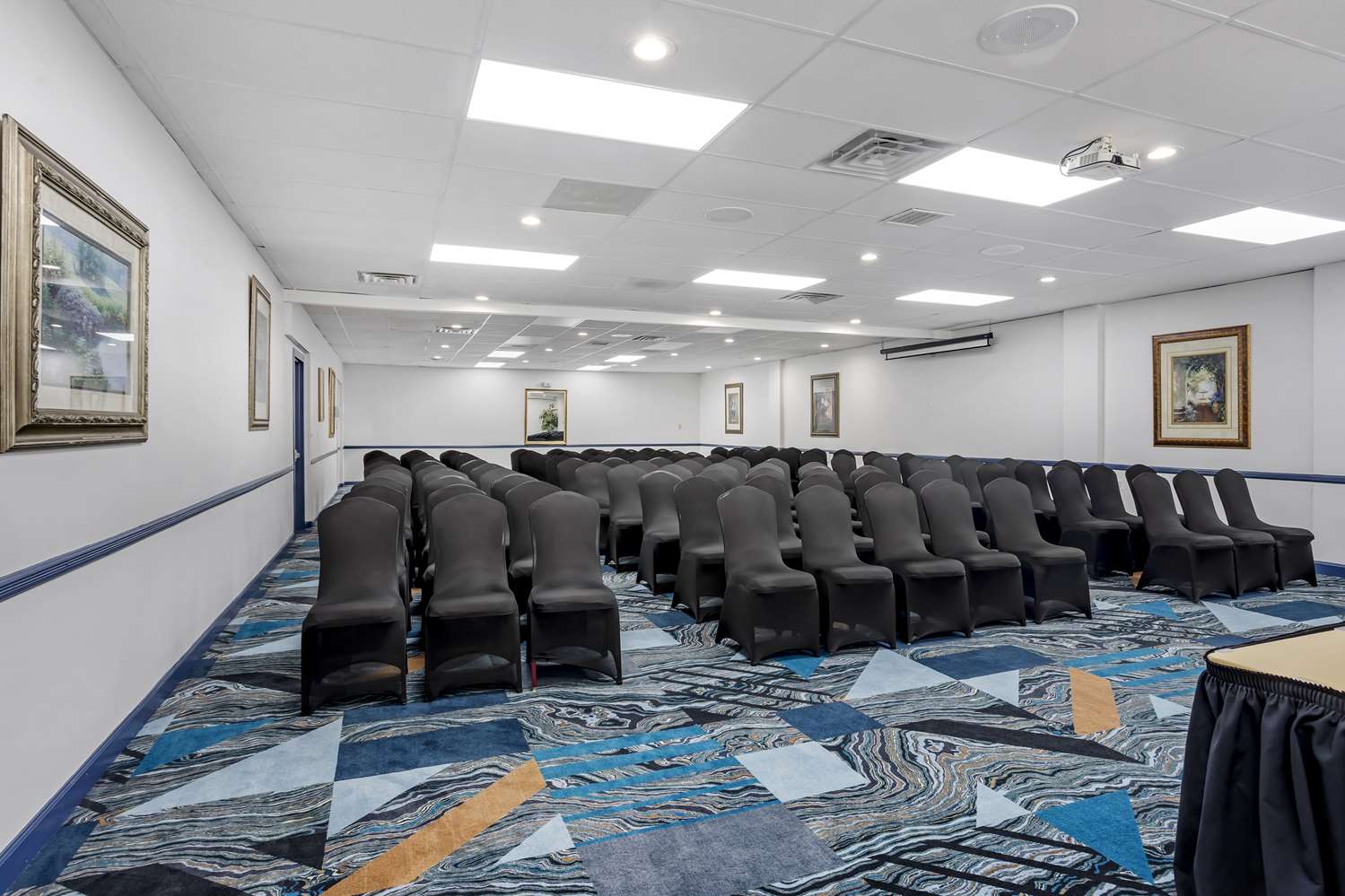 Фото Best Western Rutgers University Hotel