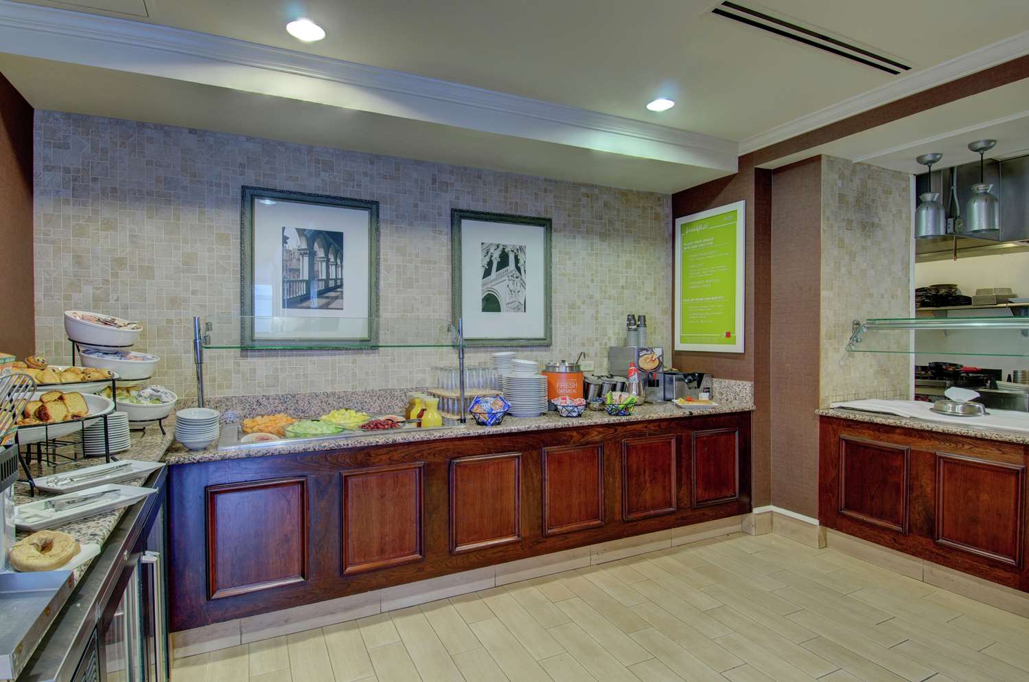 Фото Hilton Garden Inn Norwalk