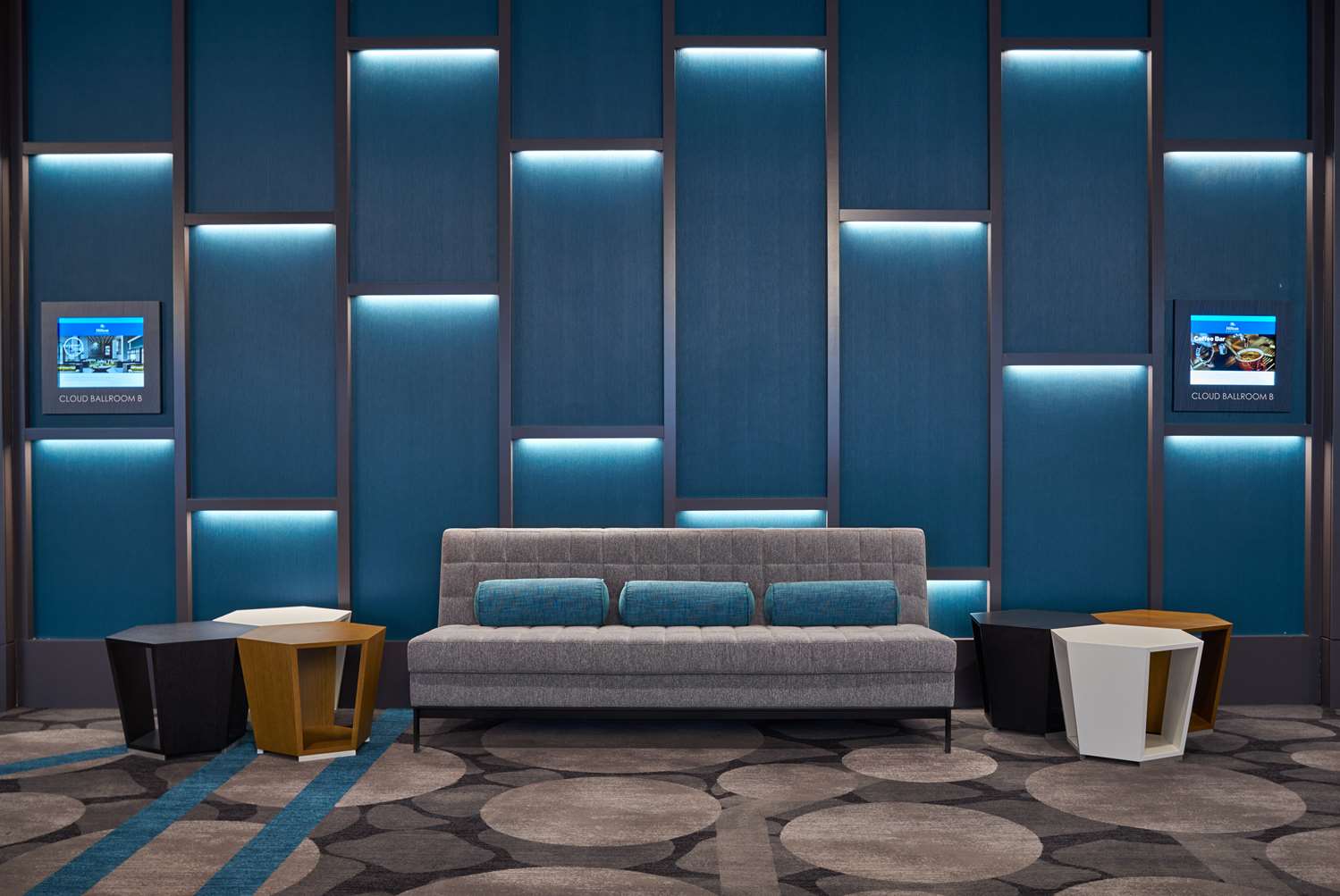 Фото Hilton Des Moines Downtown