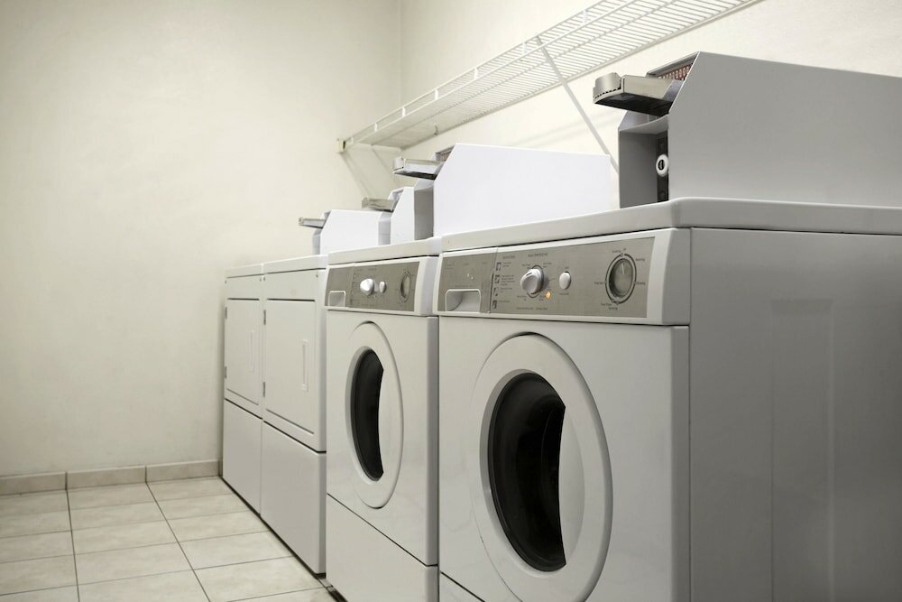 Фото Days Inn by Wyndham Kent 84th Ave