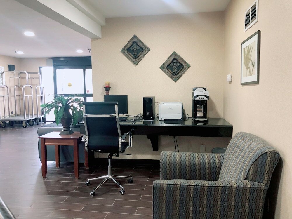 Фото Quality Inn I-70 at Wanamaker