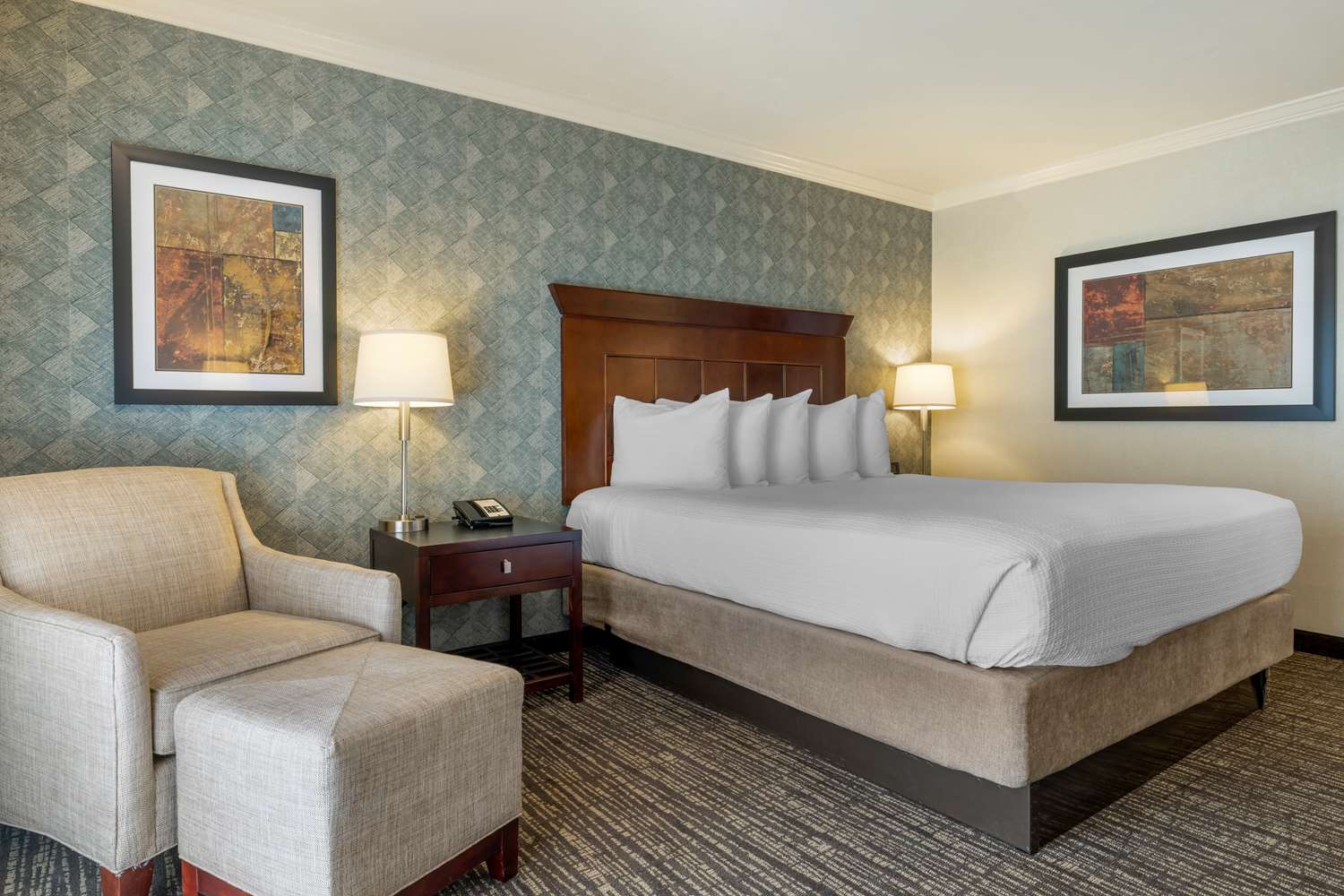 Фото Best Western Plus Carriage Inn