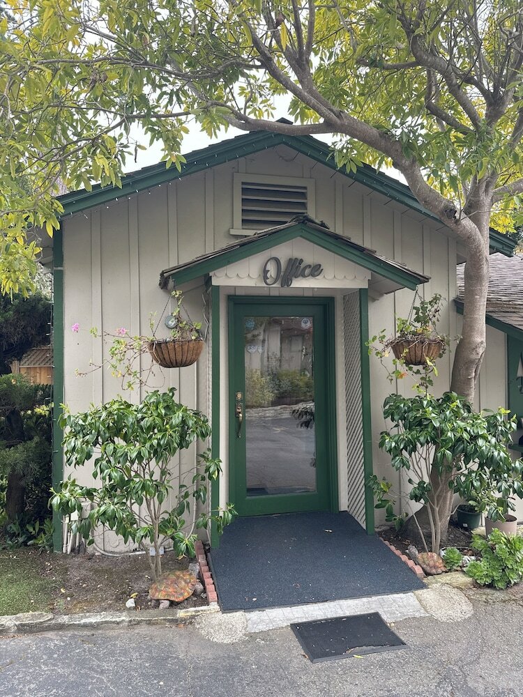 Фото Carmel Resort Inn