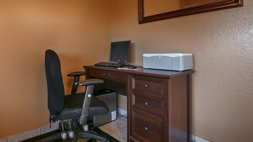 Фото SureStay Hotel by Best Western Zapata