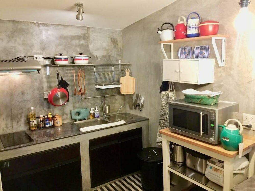 Фото Vacation Townhome near Bts Ekamai