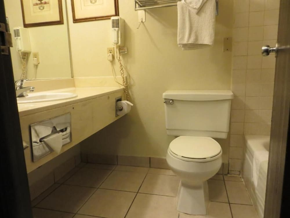 Фото Portside Inn & Suites