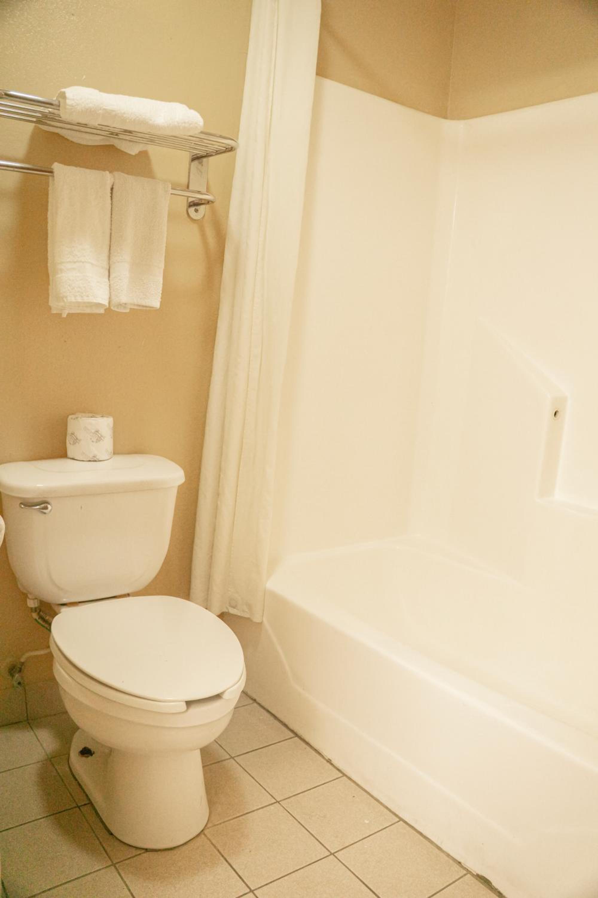 Фото Fairway Inn La Porte