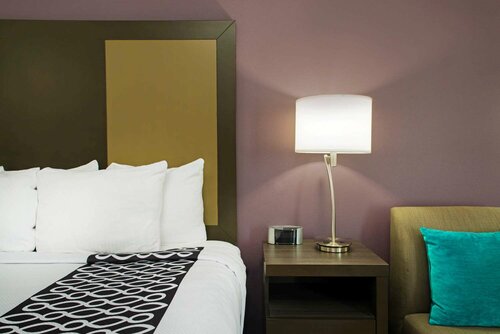 Гостиница La Quinta Inn & Suites by Wyndham Lake Charles - Westlake в Лейк-Чарльзе