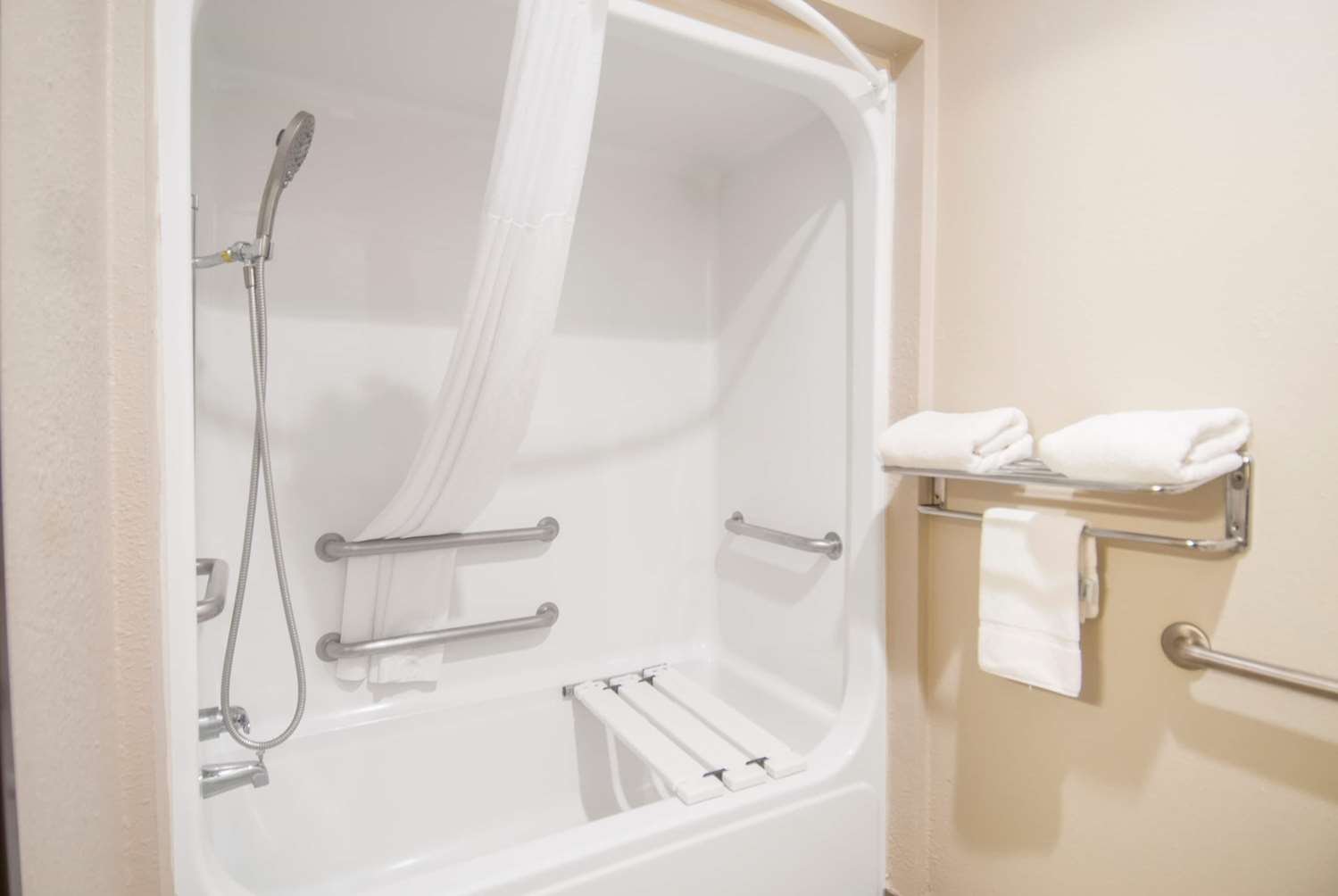 Фото Days Inn by Wyndham Suites San Antonio North/Stone Oak