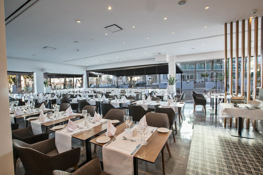 Фото The Blue Ivy Hotel and Suites