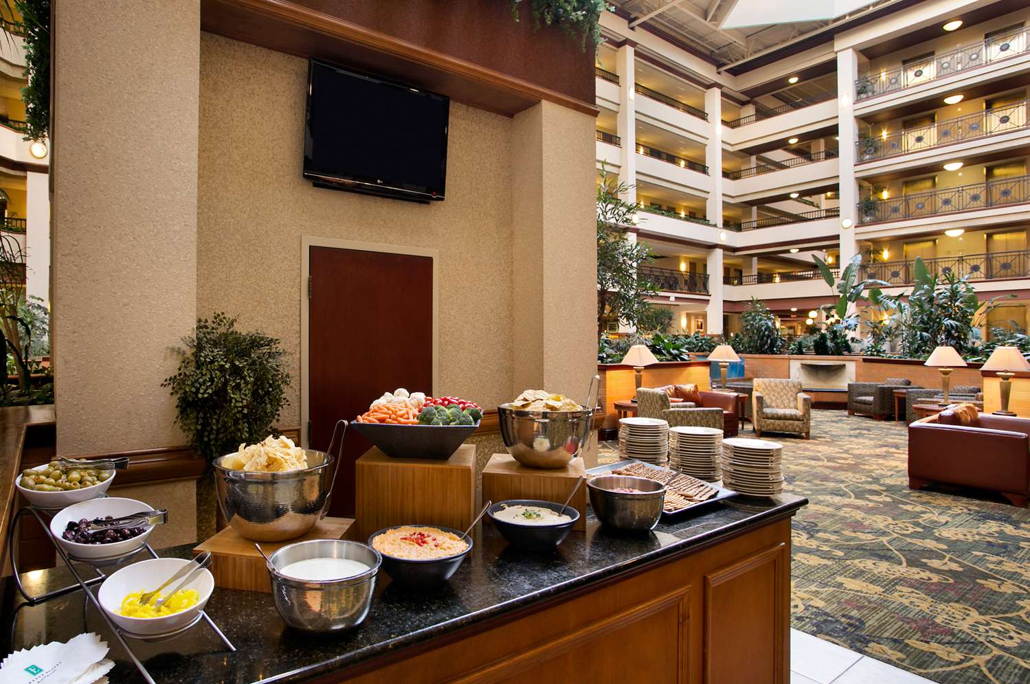 Фото Embassy Suites by Hilton Lexington/UK Coldstream