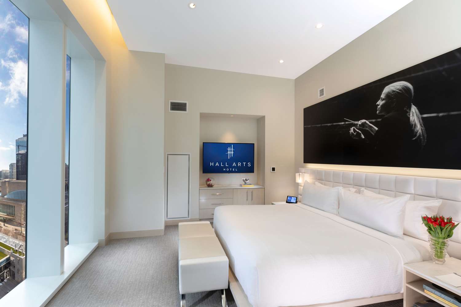 Фото Hall Arts Hotel Dallas, Curio Collection by Hilton