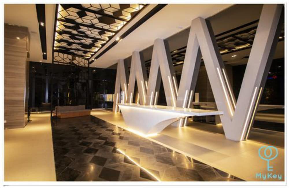 Фото Expressionz Professional Suites by iHost Homes 2