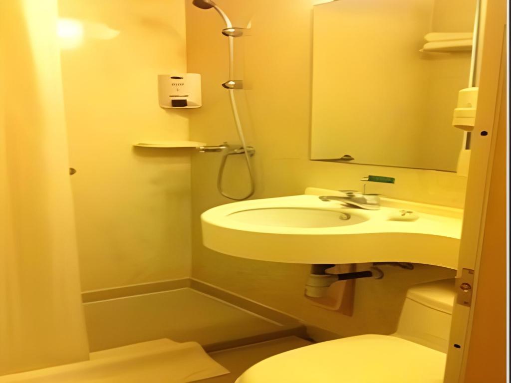 Фото Jinjiang Inn Wuhan Wuchang Railway Station