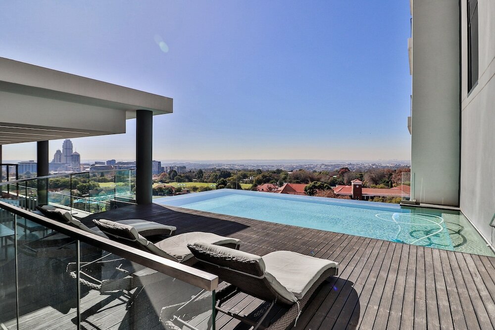 Фото Reserved Suites Illovo