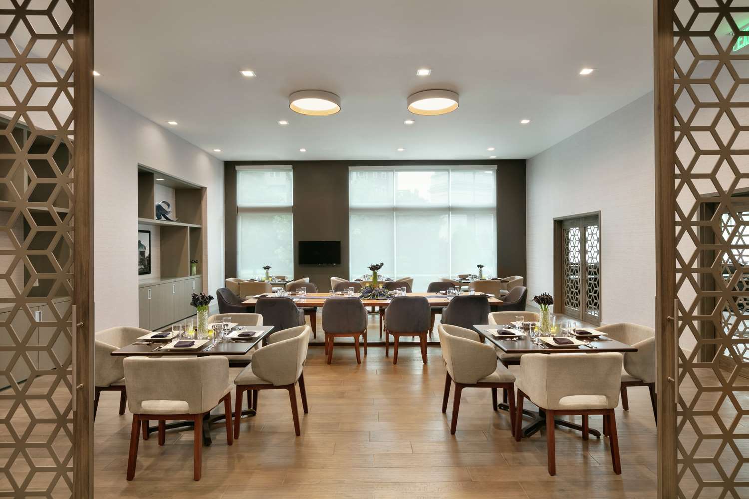 Фото Embassy Suites by Hilton Atlanta Midtown