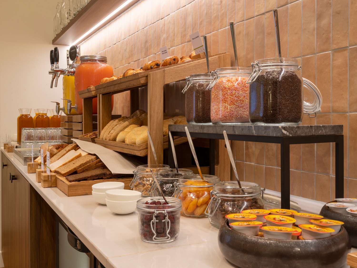 Фото Doubletree by Hilton Sittard