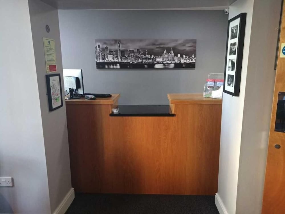 Фото The Liverpool Inn Hotel