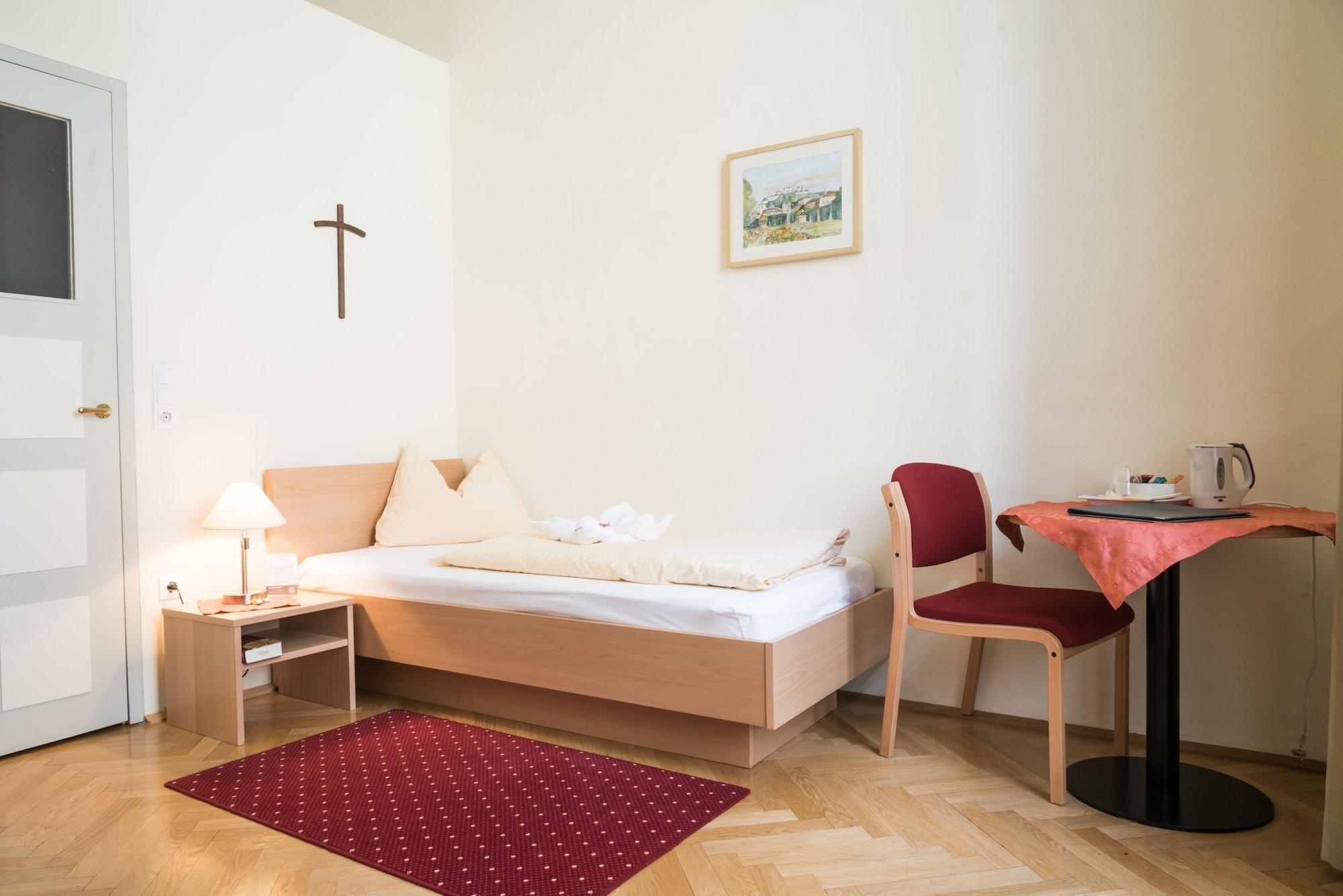 Фото Gästehaus im Priesterseminar Salzburg