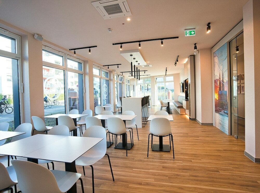 Фото B&b Hotel Köln-City