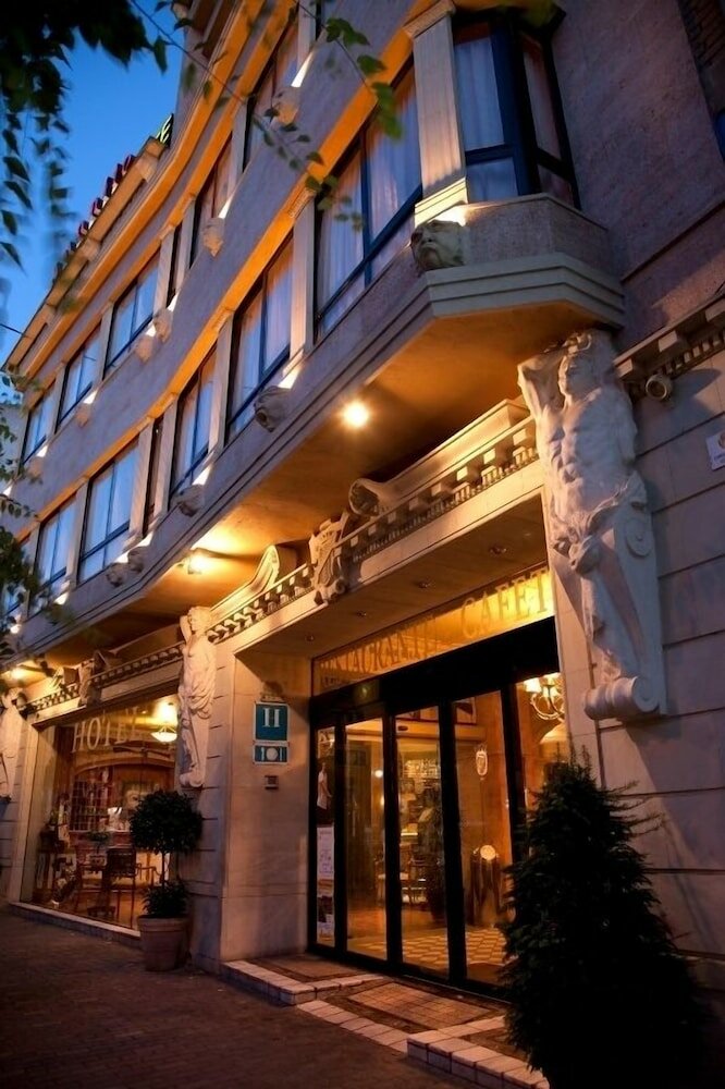 Фото отеля 1