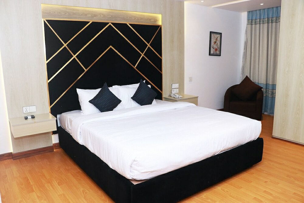 Фото Royal Raj Hotel