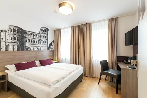 Внешний вид отеля Hotel Porta Nigra в Трире, фото 1