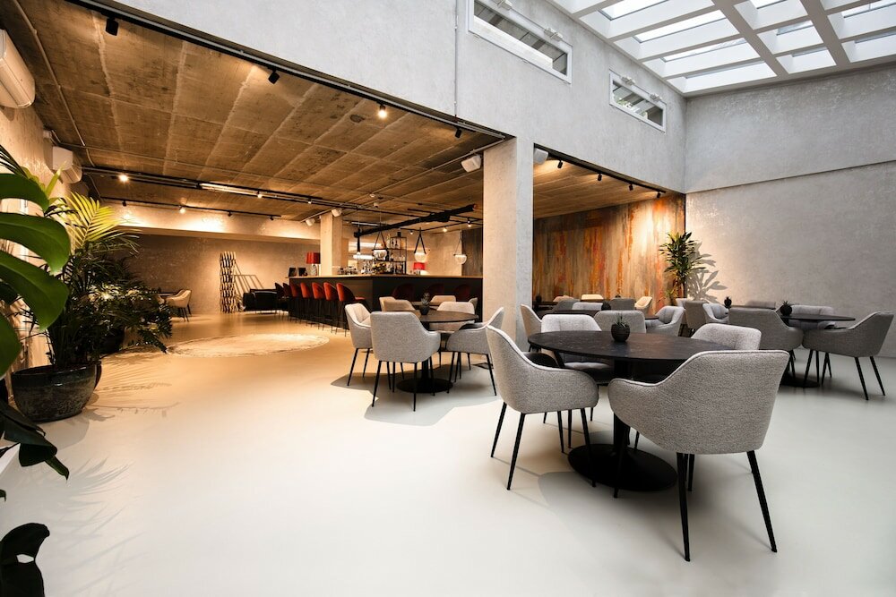 Фото The Amberlyn Suite Hotel