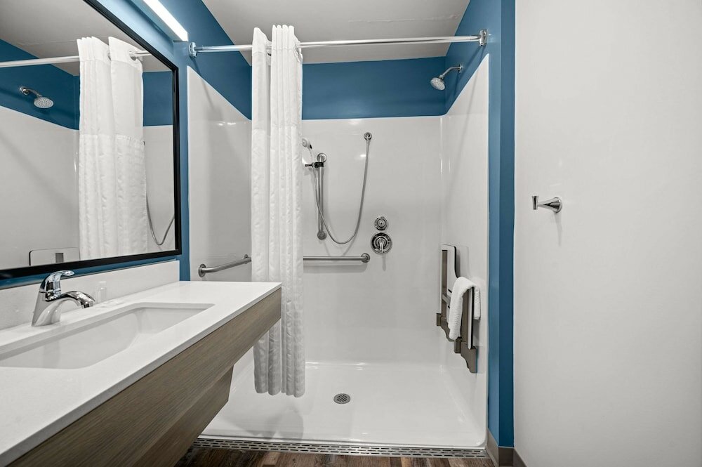 Фото Woodspring Suites Dearborn - Detroit