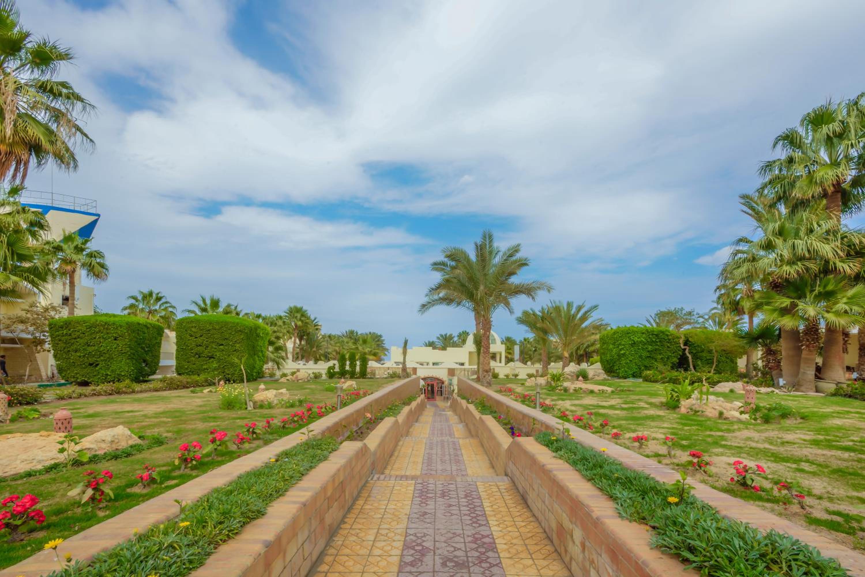 Фото Royal Star Empire Beach Resort