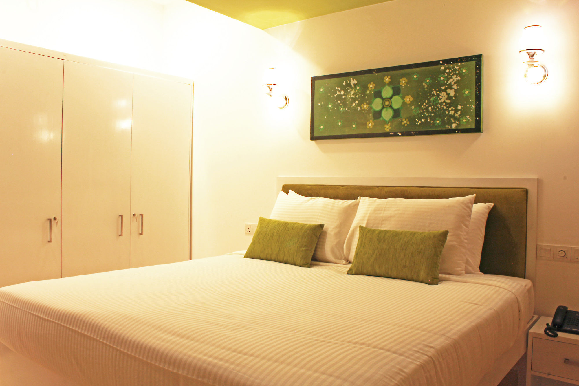 Фото Thilhara Days Inn