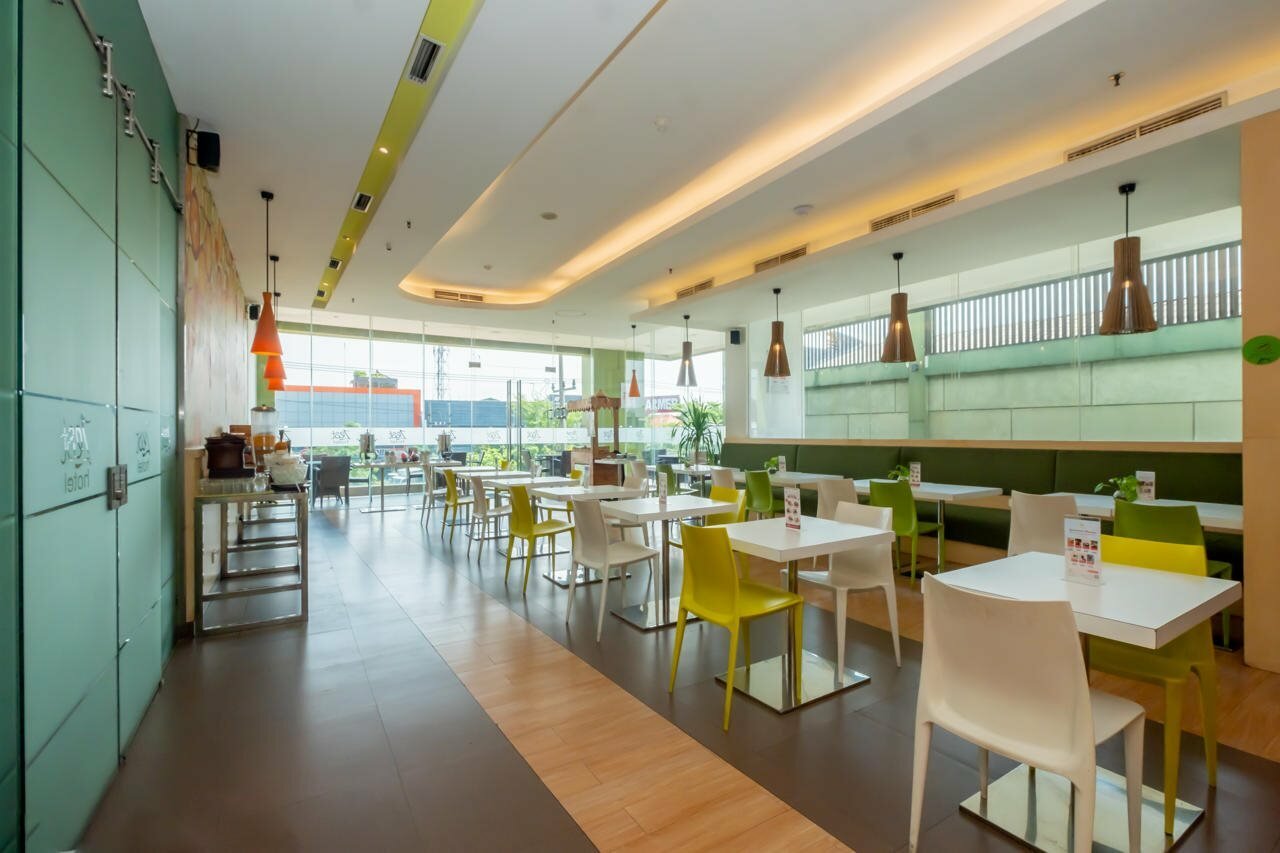 Фото Zest Jemursari by Swiss-Belhotel International