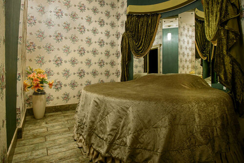 Faithning sochi qirqilgan