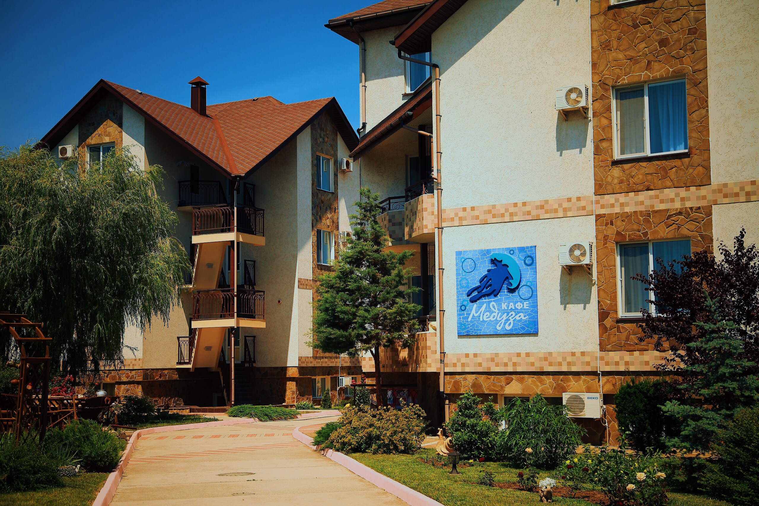 Фото отеля 2