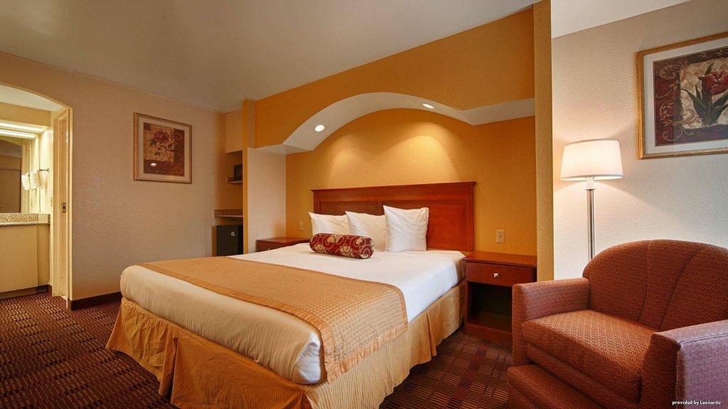 Фото SureStay Hotel by Best Western East Brunswick