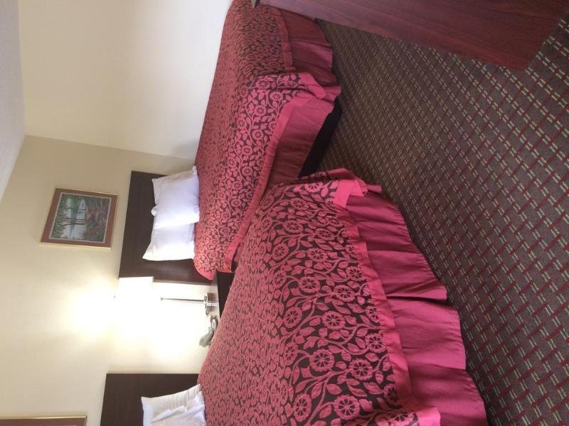 Фото Days Inn by Wyndham Columbia Ne Fort Jackson