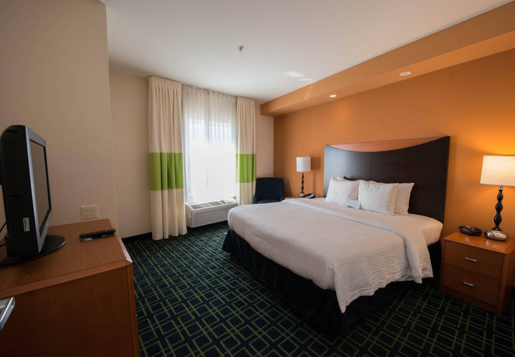 Фото Fairfield Inn & Suites Seattle Bremerton