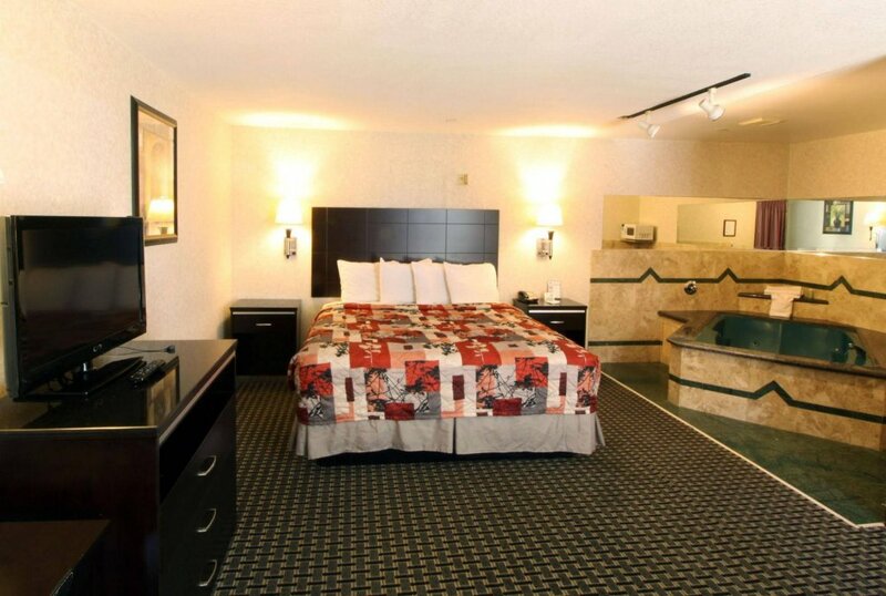 Гостиница Sunburst SPA & Suites Motel в Калвер-Сити