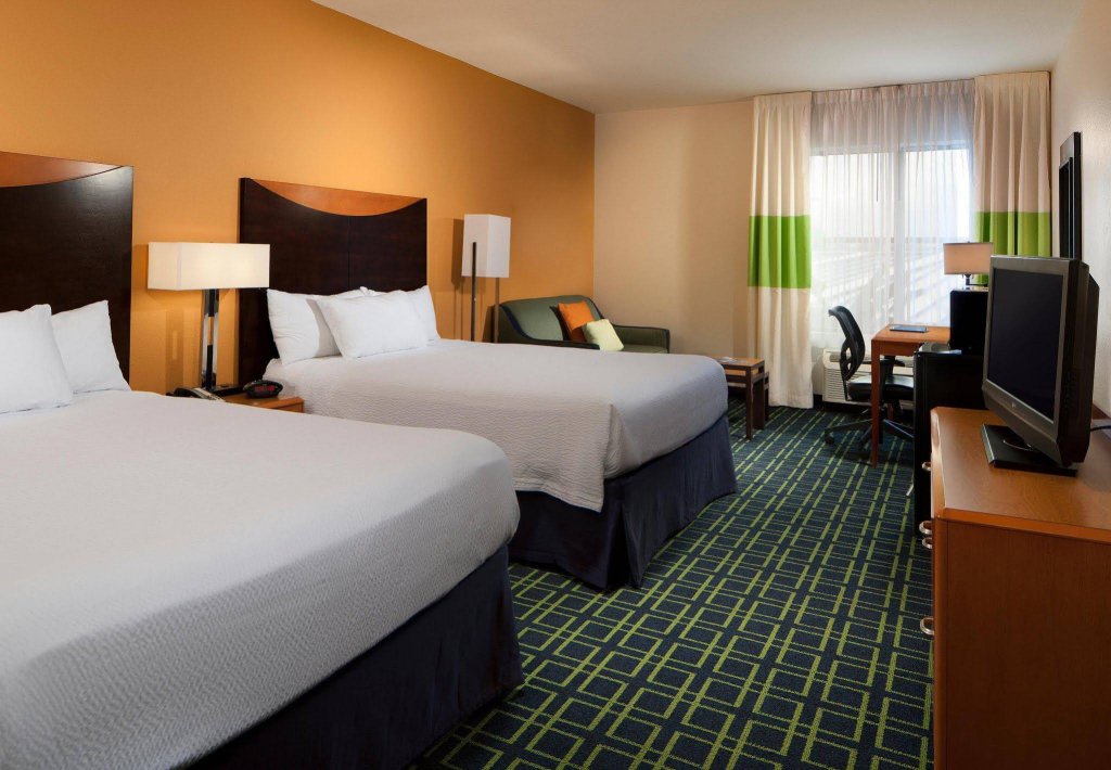 Фото Fairfield Inn & Suites by Marriott Orlando at SeaWorld