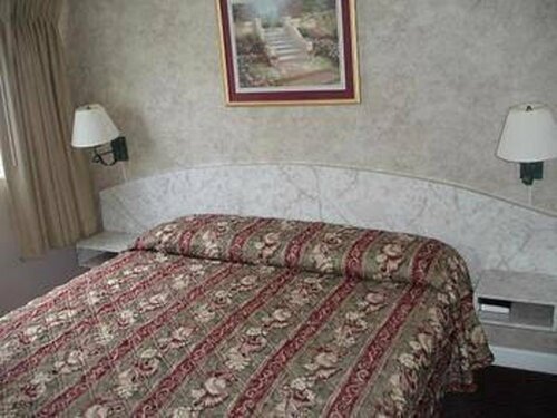 Гостиница Belleair Village Motel в Клируотере